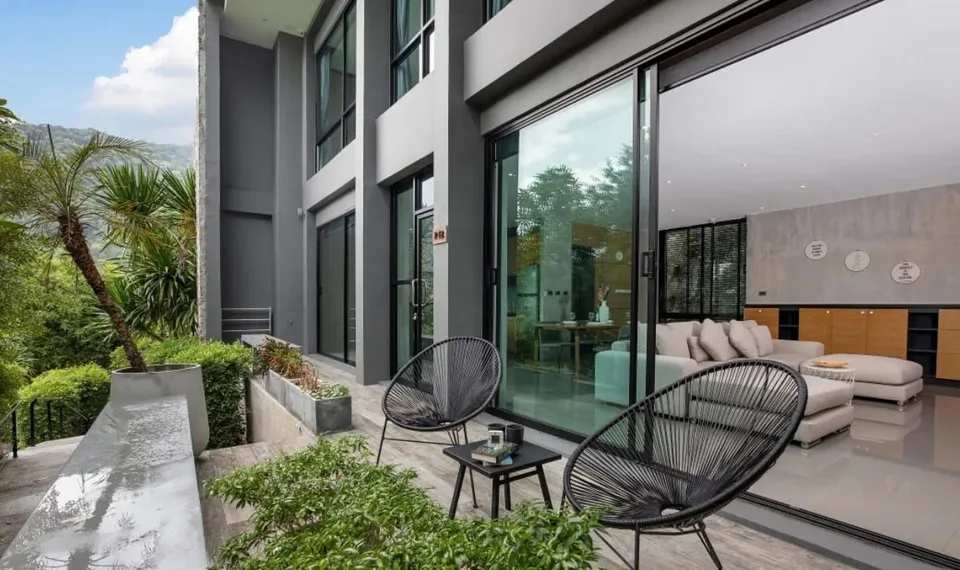 The house’s outdoor terrace and glazed facade