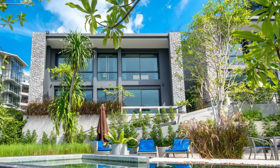 The building in its tropical setting