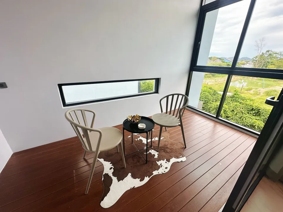 A small dining corner by the window
