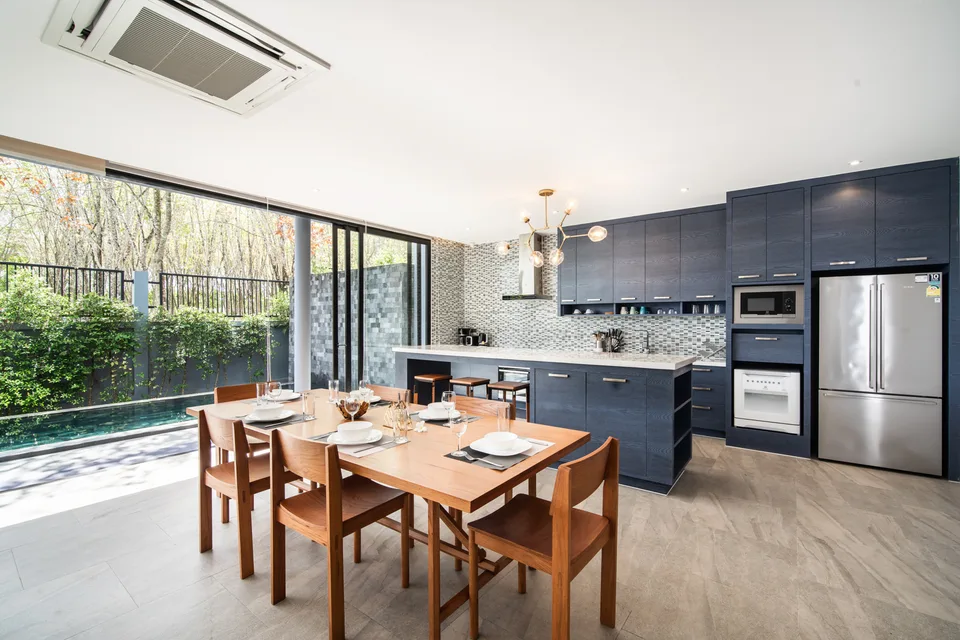 The dining table and fully equipped kitchen