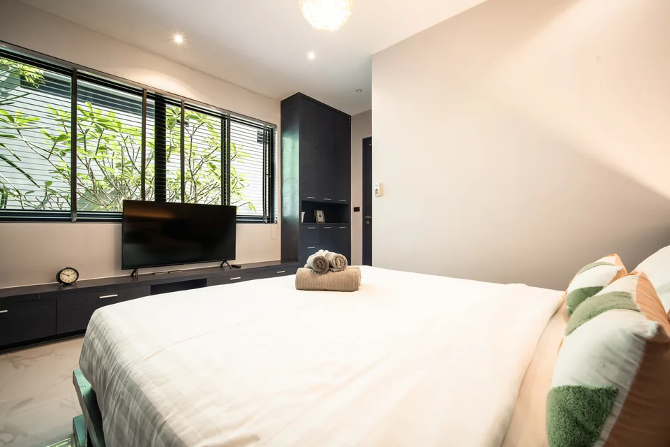 Bedroom overlooking the garden